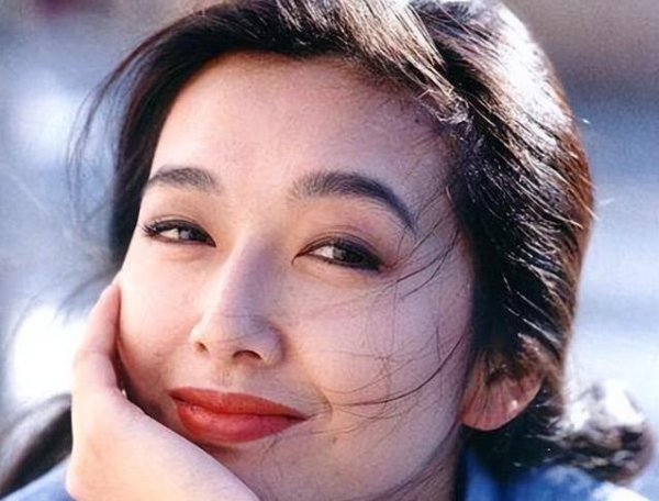 德宏信投 江珊陈红老了却更迷人，演技炸裂，她凭啥冻龄18岁？